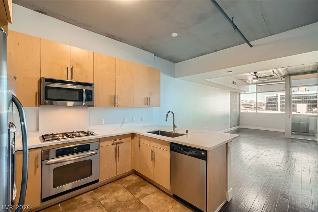 353 Bonneville, Las Vegas, NV 89101