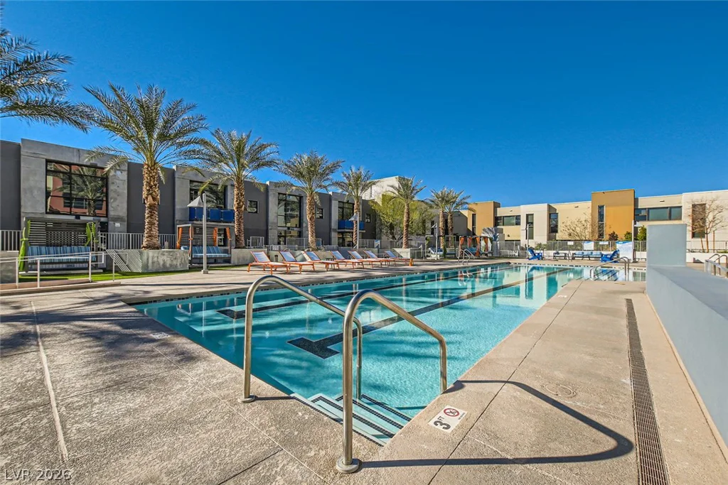 353 Bonneville, Las Vegas, NV 89101