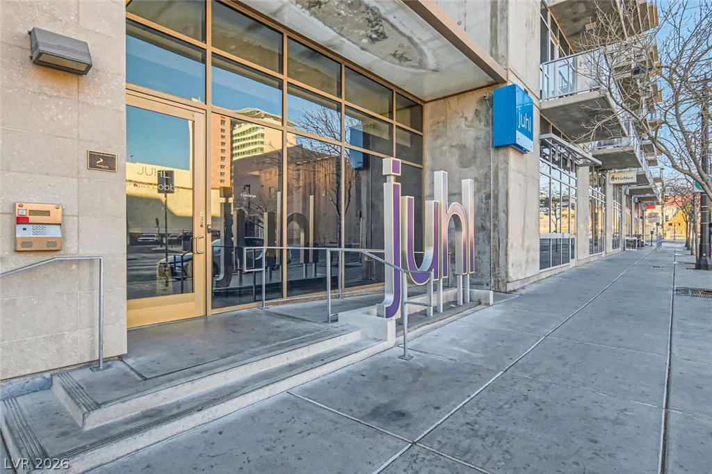 353 Bonneville, Las Vegas, NV 89101