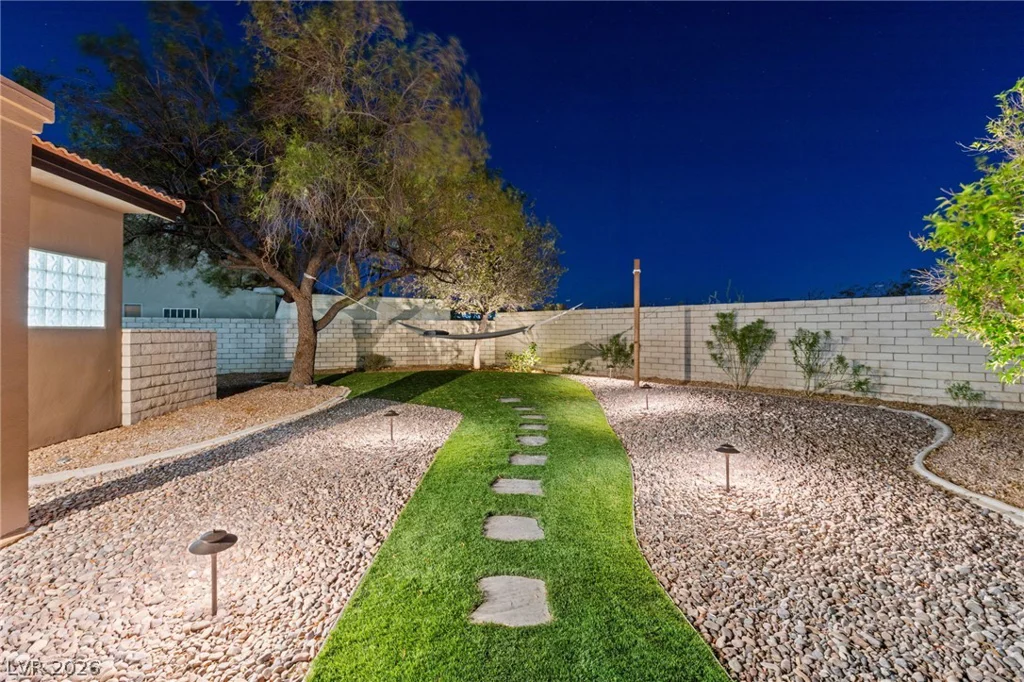 7540 Crystal Cave, Las Vegas, NV 89117