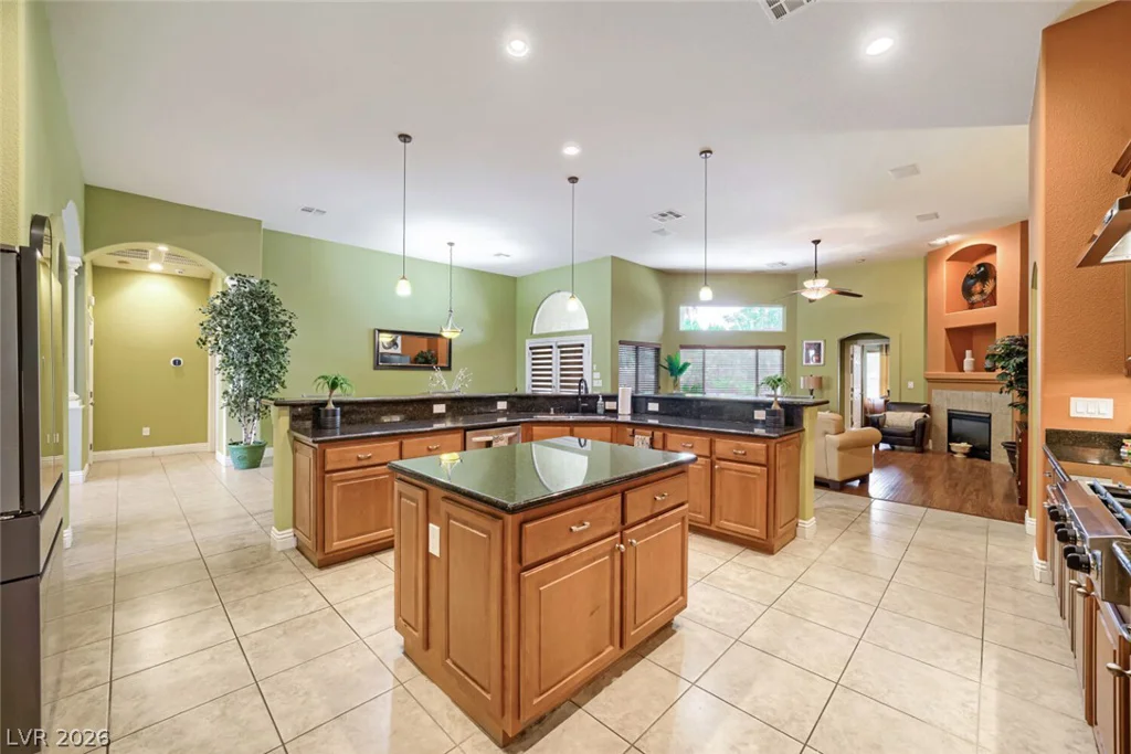 6831 Rose River Falls, Las Vegas, NV 89131