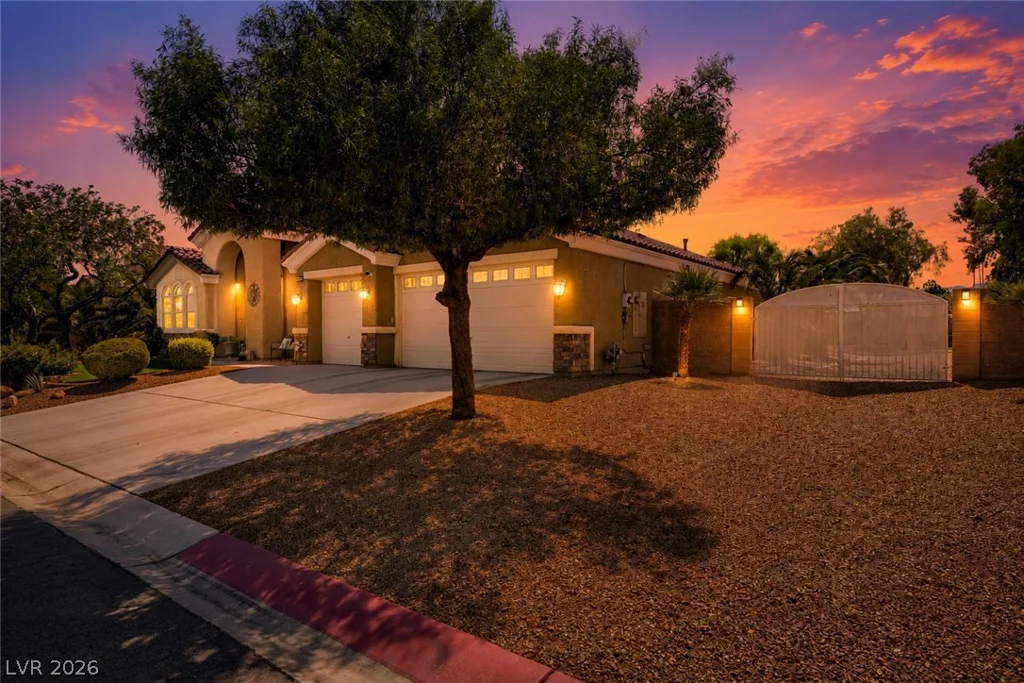 6831 Rose River Falls, Las Vegas, NV 89131