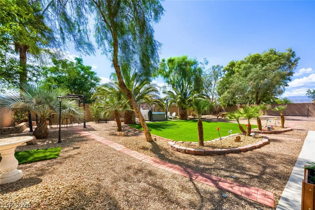 6831 Rose River Falls, Las Vegas, NV 89131