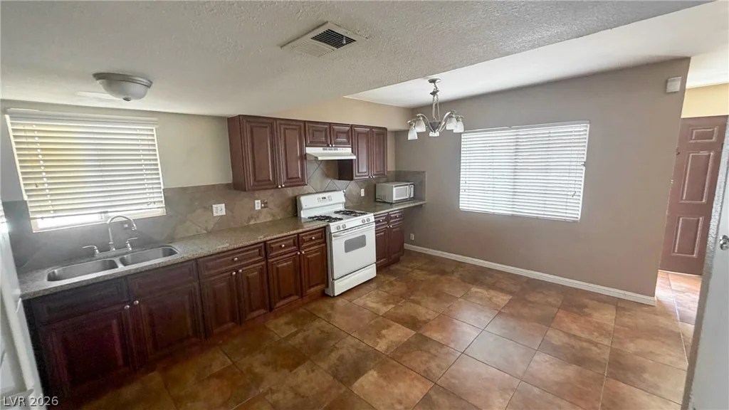 6920 Dunsbach, Las Vegas, NV 89156