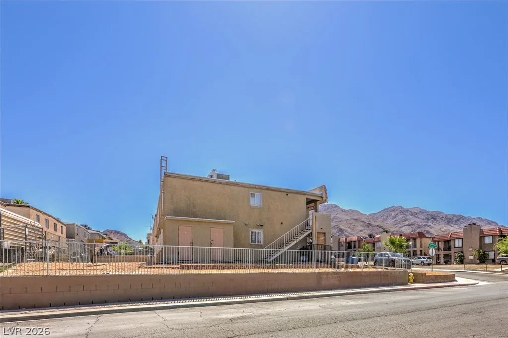 6920 Dunsbach, Las Vegas, NV 89156