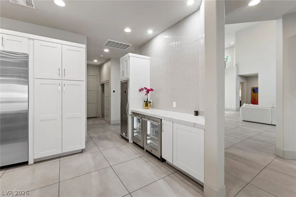 1912 Redbird, Las Vegas, NV 89134