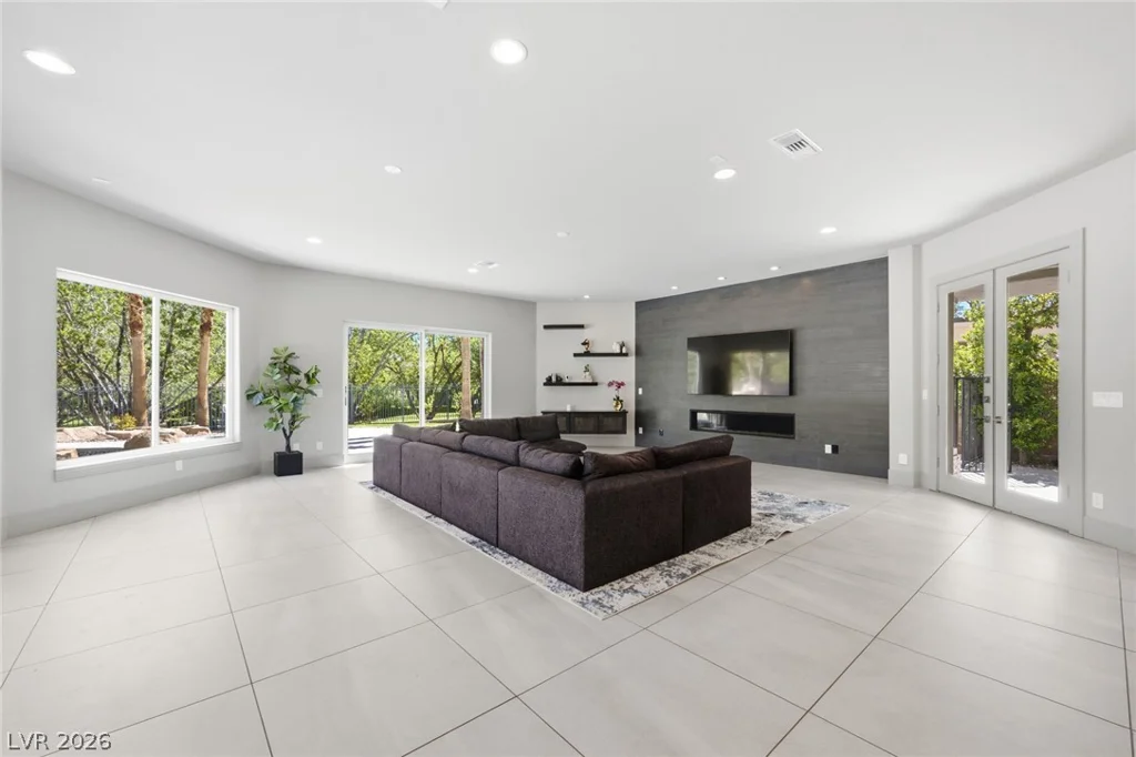 1912 Redbird, Las Vegas, NV 89134