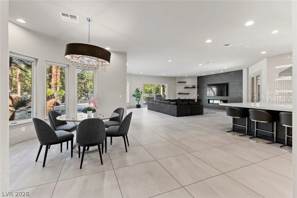 1912 Redbird, Las Vegas, NV 89134