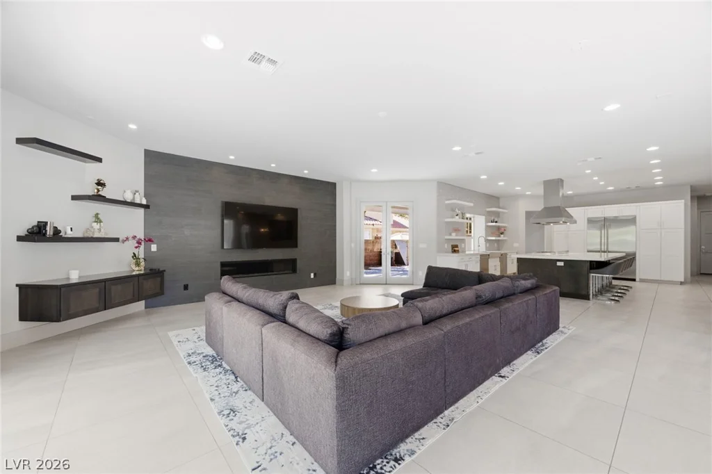 1912 Redbird, Las Vegas, NV 89134