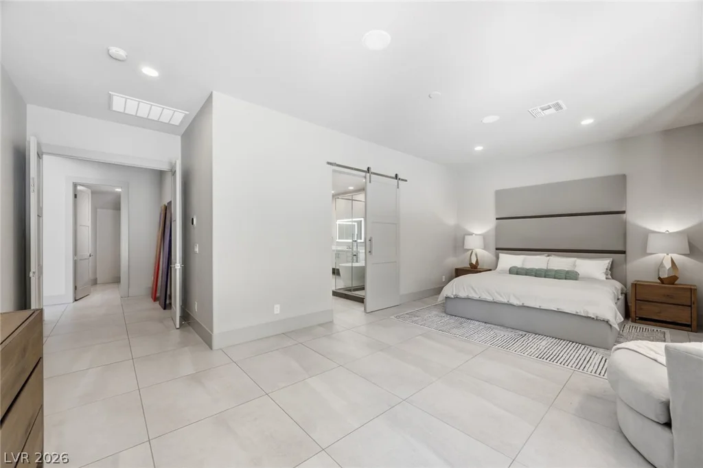 1912 Redbird, Las Vegas, NV 89134