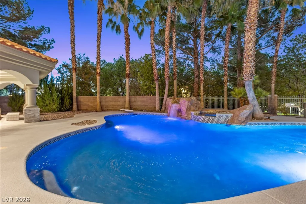 1912 Redbird, Las Vegas, NV 89134
