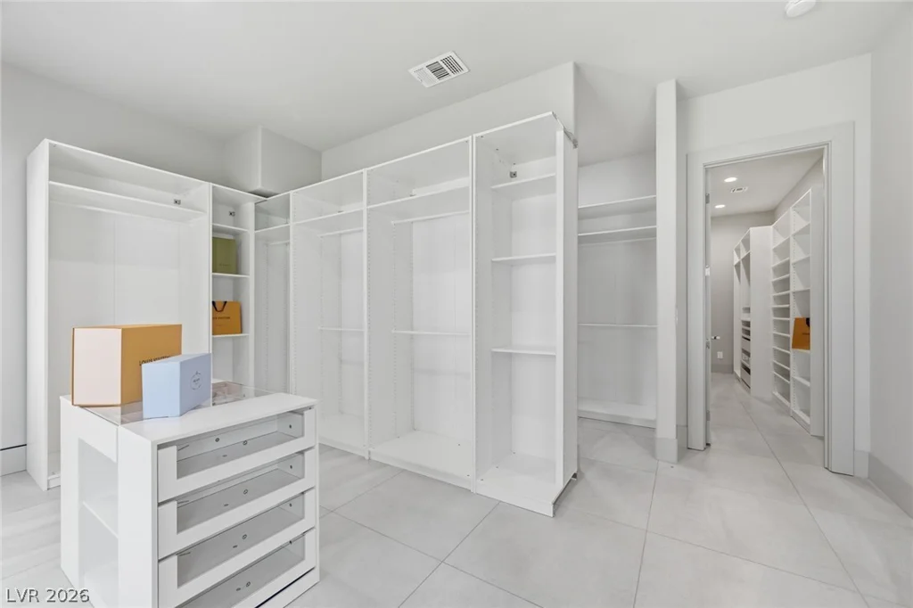 1912 Redbird, Las Vegas, NV 89134
