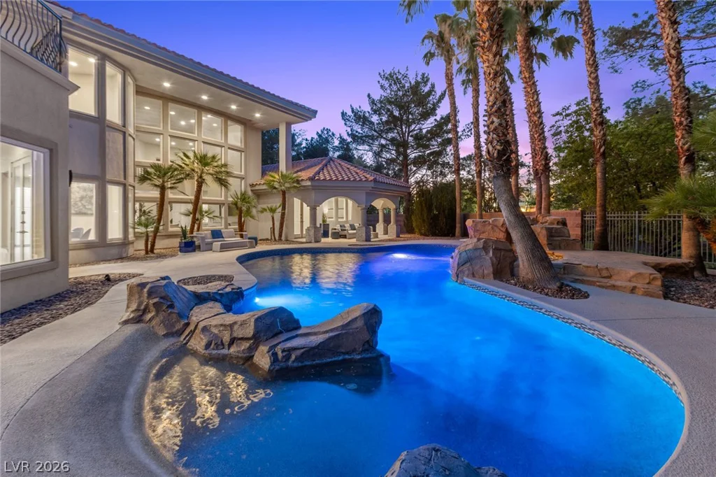 1912 Redbird, Las Vegas, NV 89134