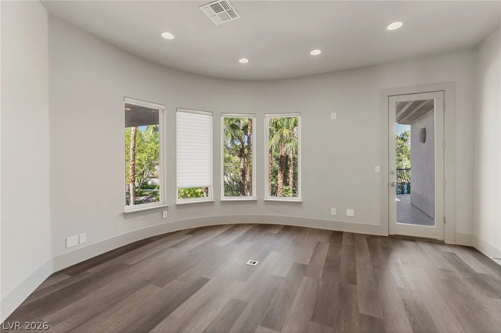 1912 Redbird, Las Vegas, NV 89134