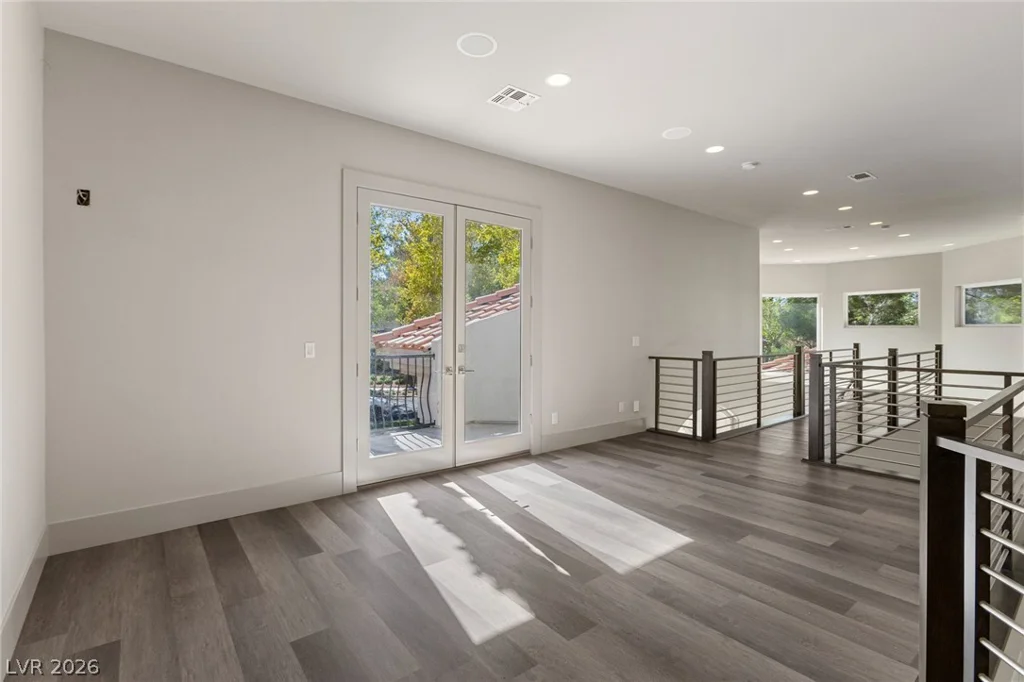 1912 Redbird, Las Vegas, NV 89134