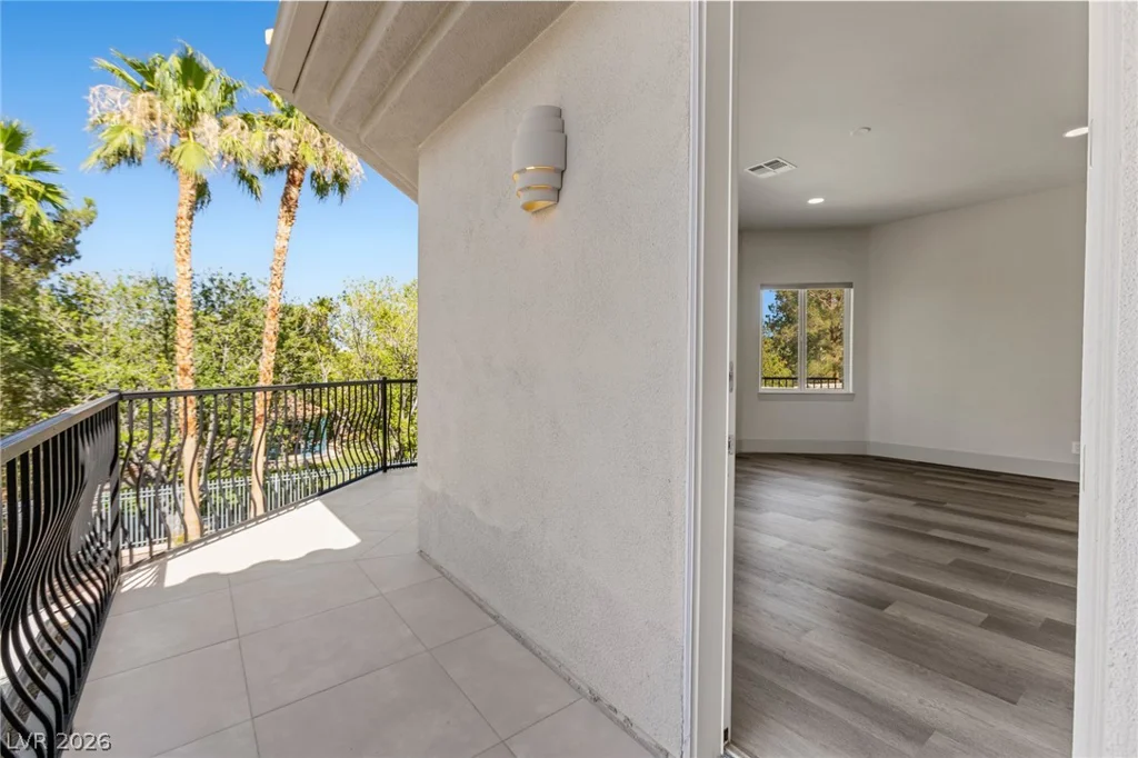 1912 Redbird, Las Vegas, NV 89134
