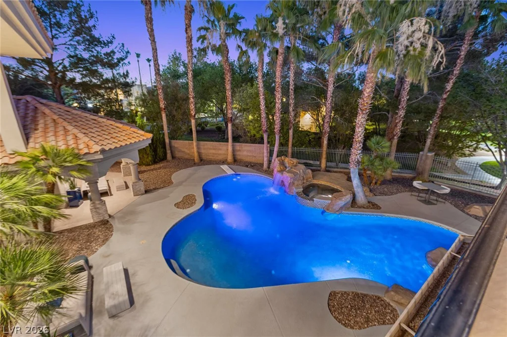 1912 Redbird, Las Vegas, NV 89134