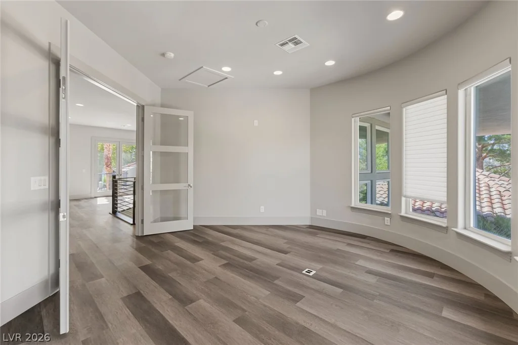 1912 Redbird, Las Vegas, NV 89134