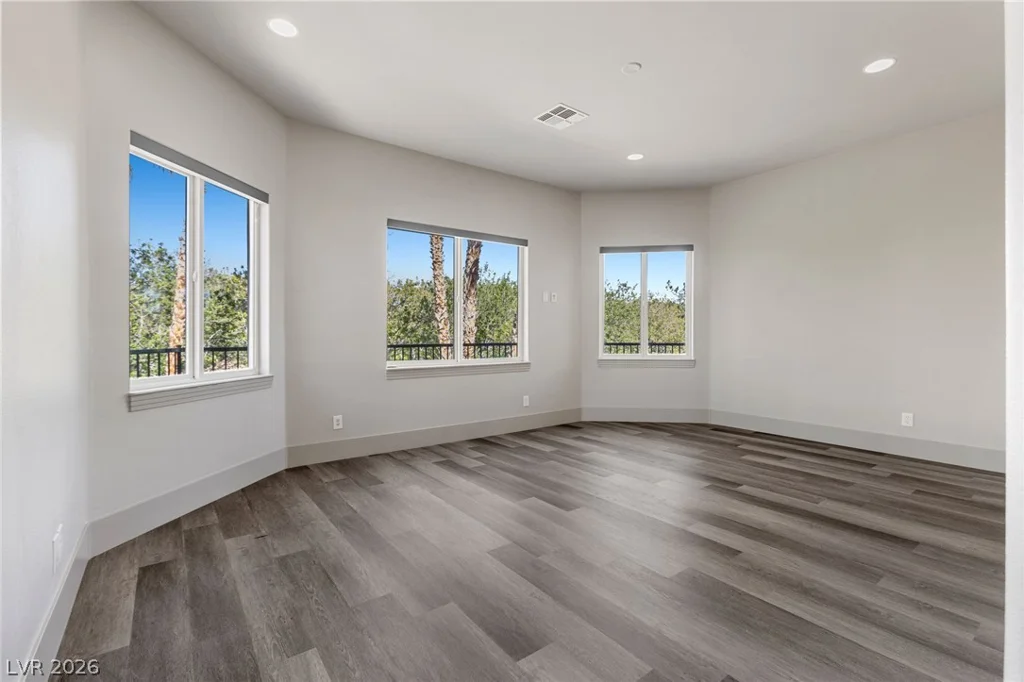 1912 Redbird, Las Vegas, NV 89134
