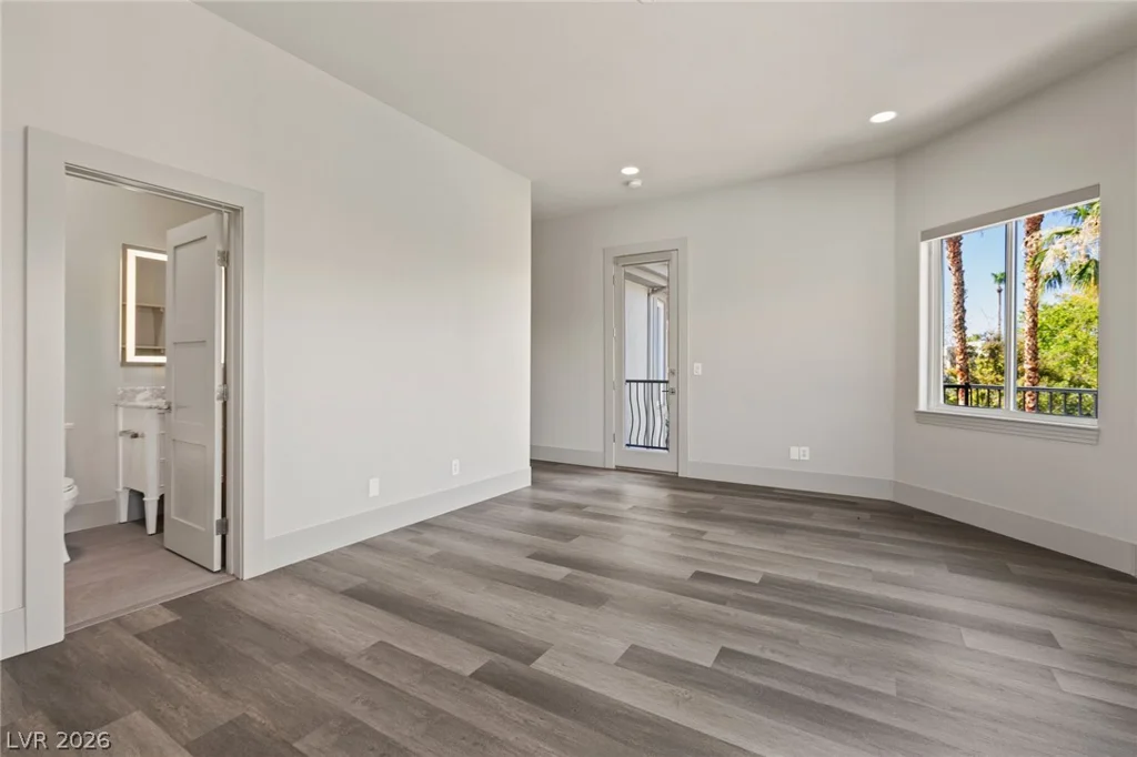 1912 Redbird, Las Vegas, NV 89134