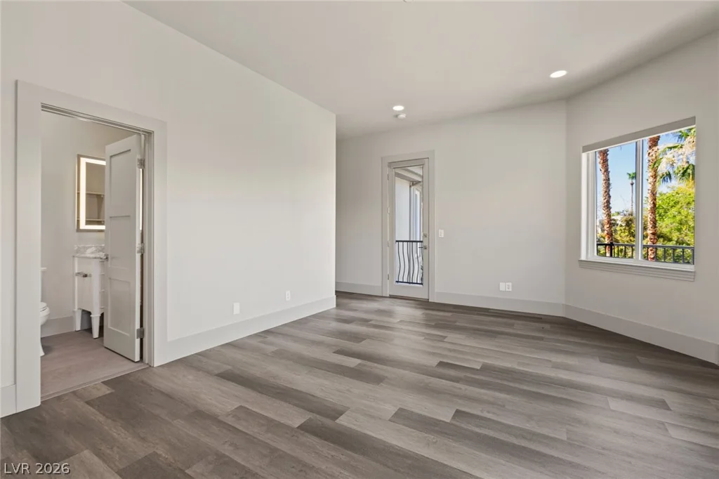 1912 Redbird, Las Vegas, NV 89134