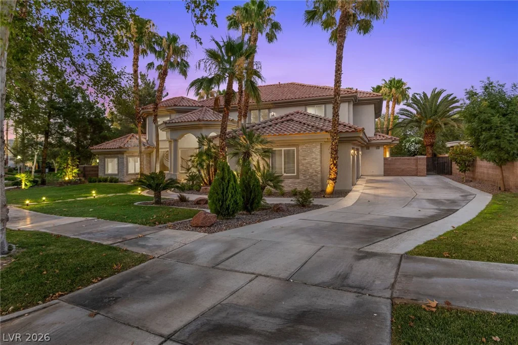 1912 Redbird, Las Vegas, NV 89134