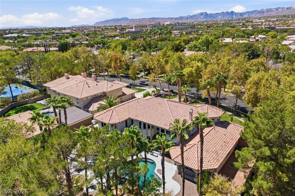 1912 Redbird, Las Vegas, NV 89134