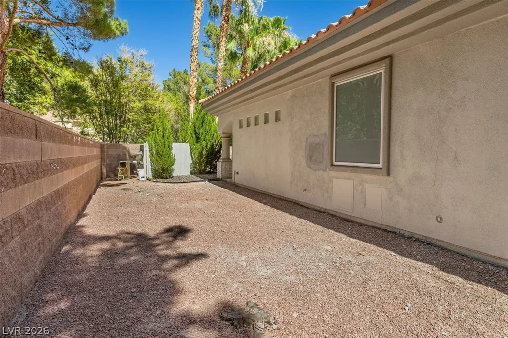 1912 Redbird, Las Vegas, NV 89134