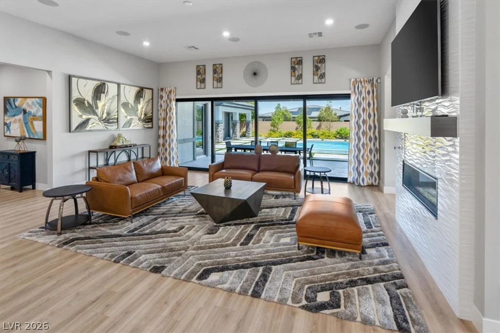 8320 Carlingford, Las Vegas, NV 89113