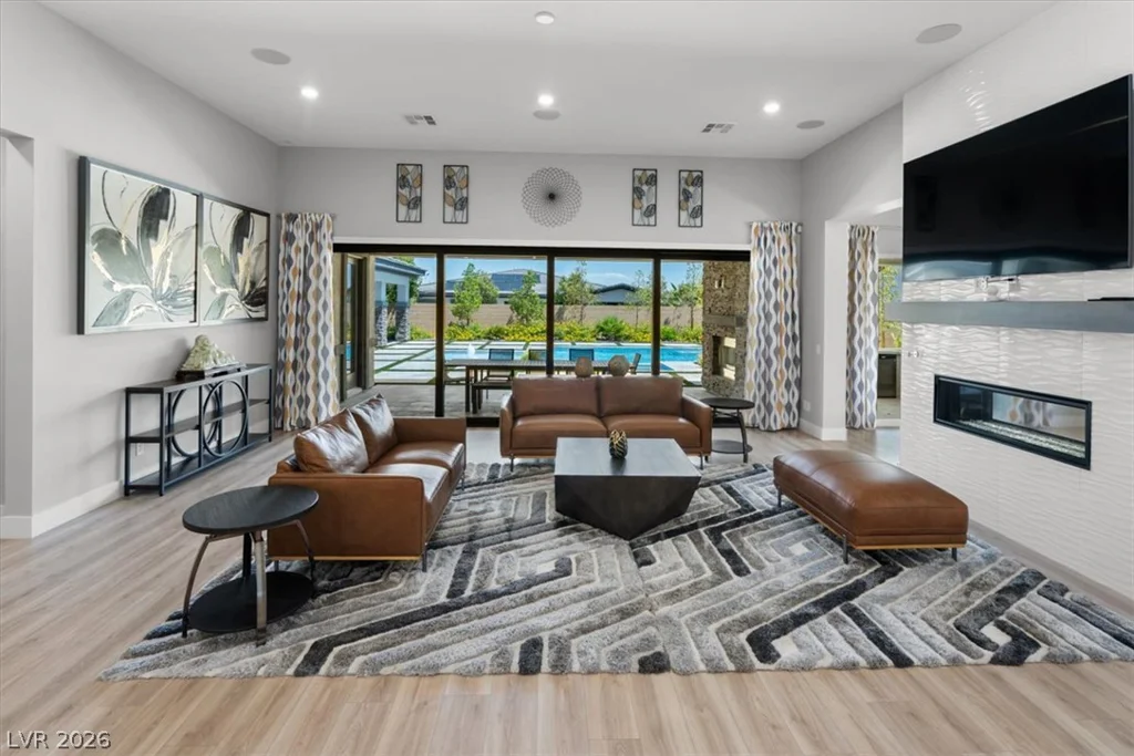 8320 Carlingford, Las Vegas, NV 89113