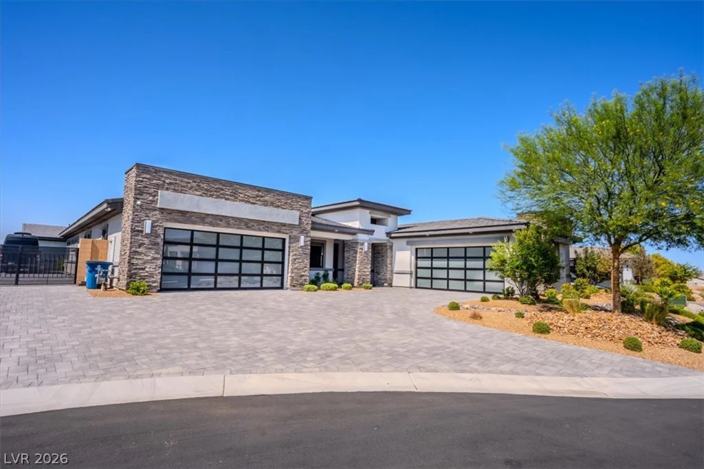 8320 Carlingford, Las Vegas, NV 89113