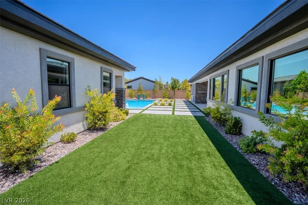 8320 Carlingford, Las Vegas, NV 89113
