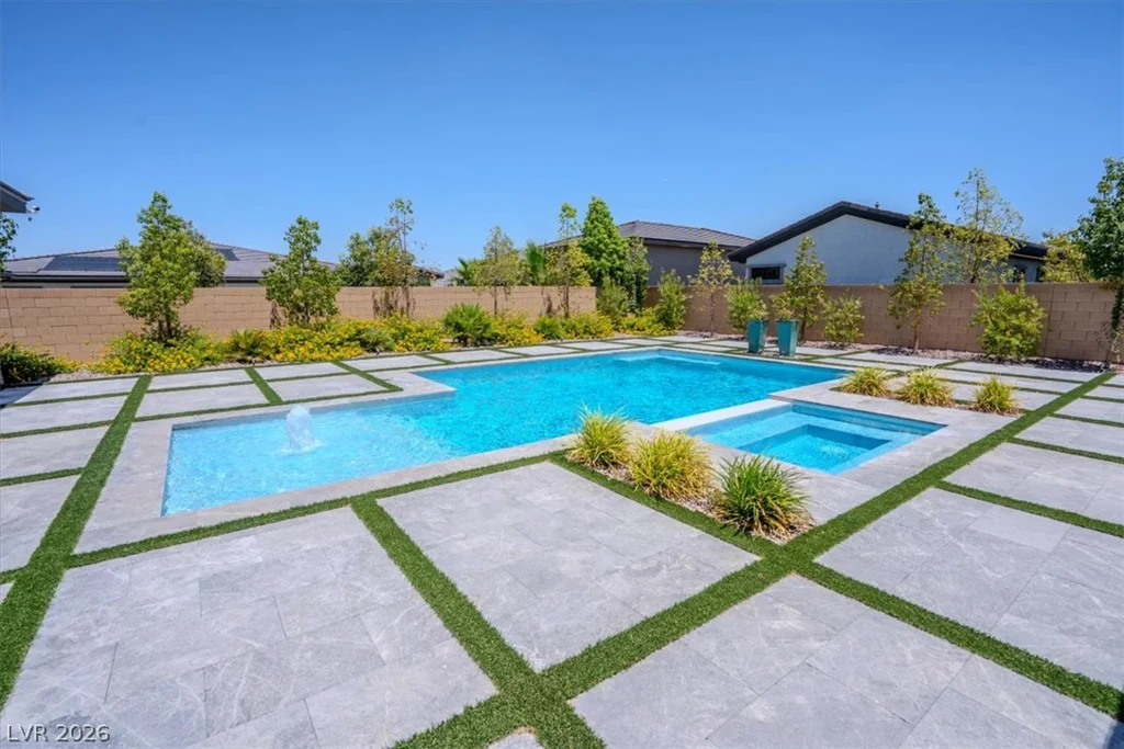 8320 Carlingford, Las Vegas, NV 89113