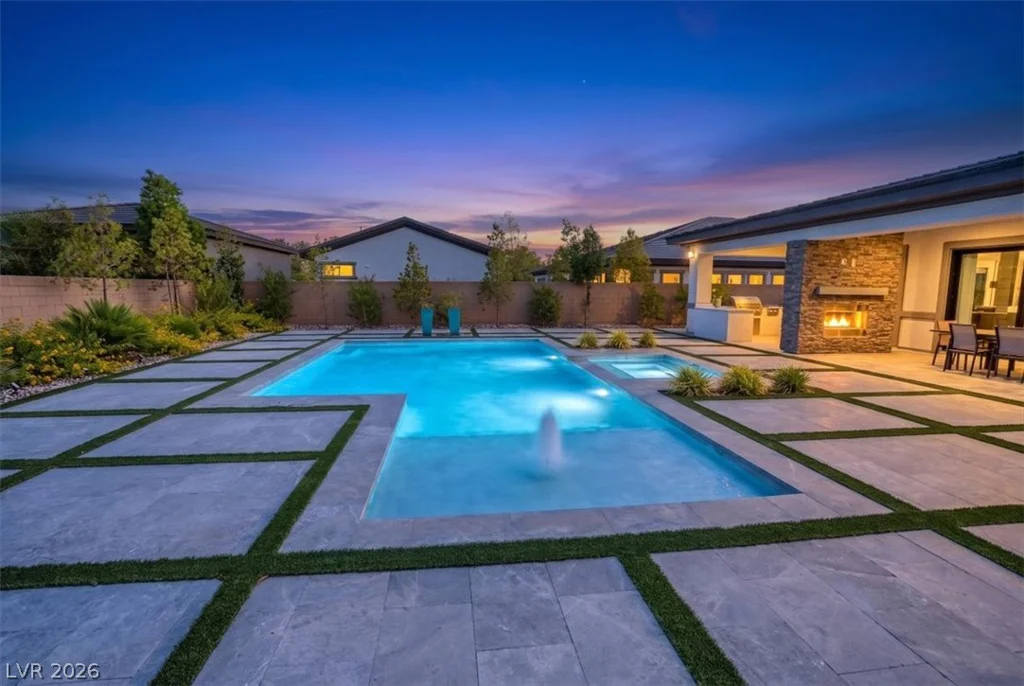 8320 Carlingford, Las Vegas, NV 89113