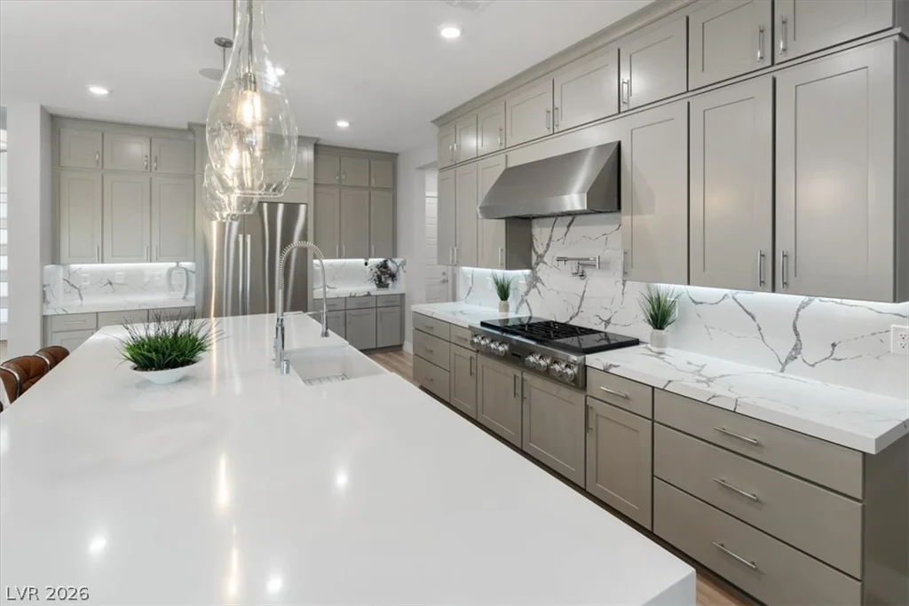 8320 Carlingford, Las Vegas, NV 89113