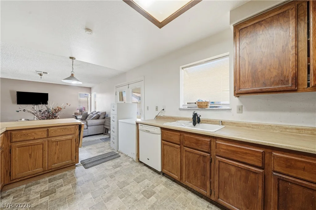6728 Wenatchee, Las Vegas, NV 89107