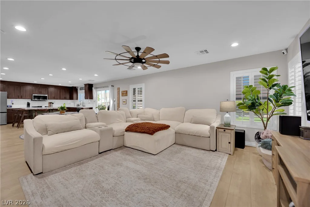 4913 Apache Valley, Las Vegas, NV 89131