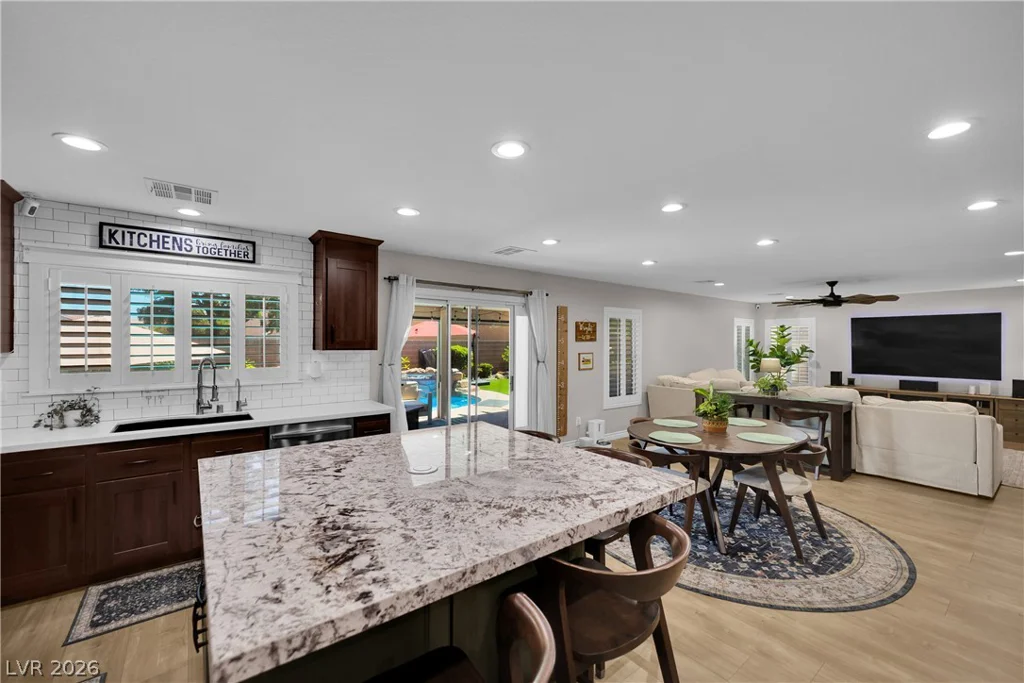4913 Apache Valley, Las Vegas, NV 89131