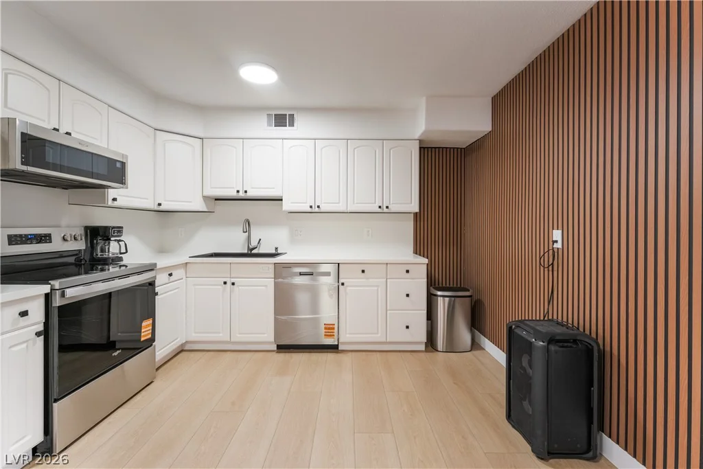 6101 Chelsea, Las Vegas, NV 89107