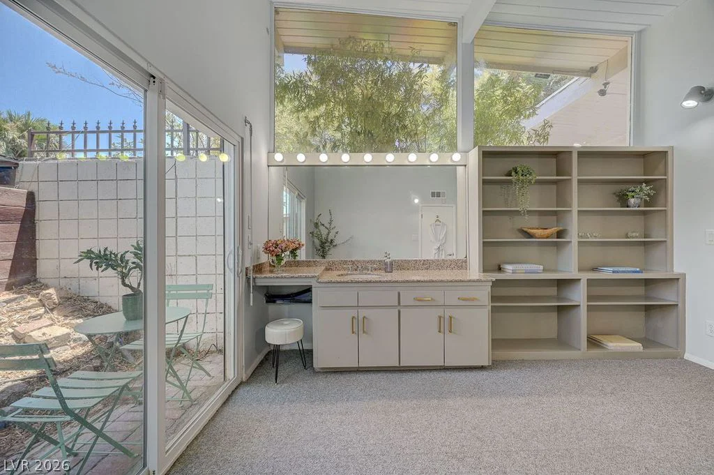 549 Canosa, Las Vegas, NV 89104