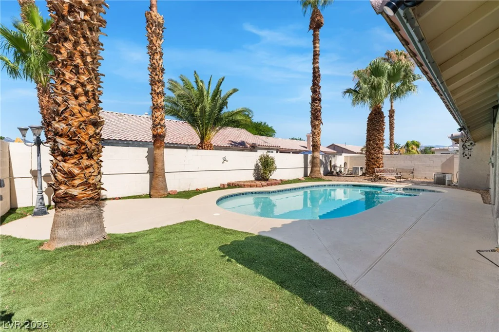 4921 Country Breeze Ct, North Las Vegas, NV 89031