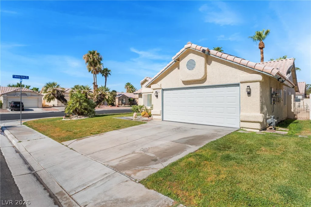 4921 Country Breeze Ct, North Las Vegas, NV 89031