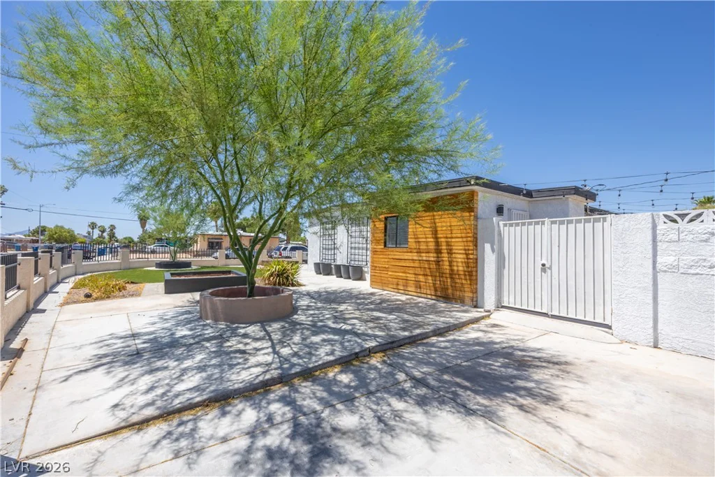 1310 Eastwood, Las Vegas, NV 89104