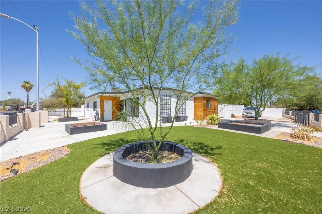 1310 Eastwood, Las Vegas, NV 89104