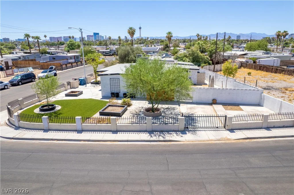 1310 Eastwood, Las Vegas, NV 89104