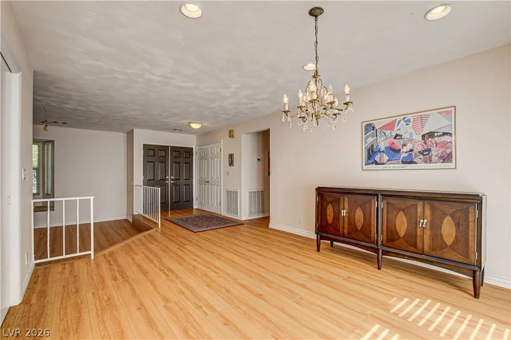 3753 Meadowcrest, Las Vegas, NV 89121