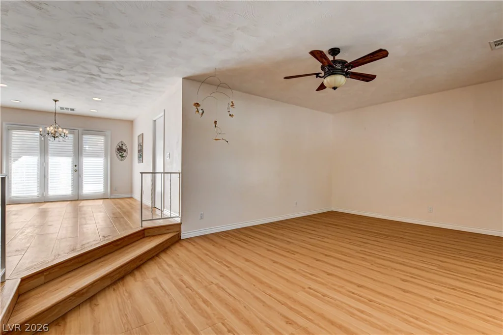 3753 Meadowcrest, Las Vegas, NV 89121