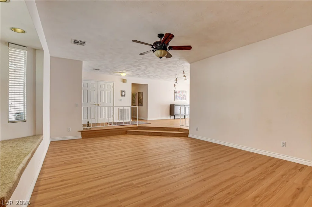 3753 Meadowcrest, Las Vegas, NV 89121