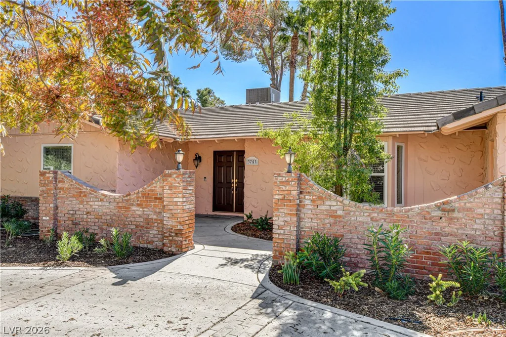 3753 Meadowcrest, Las Vegas, NV 89121