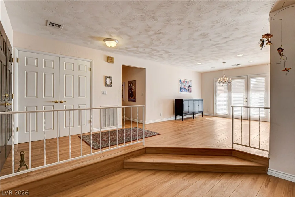 3753 Meadowcrest, Las Vegas, NV 89121